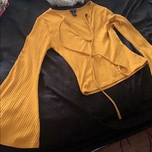 Yellow trumpet sleeved top!